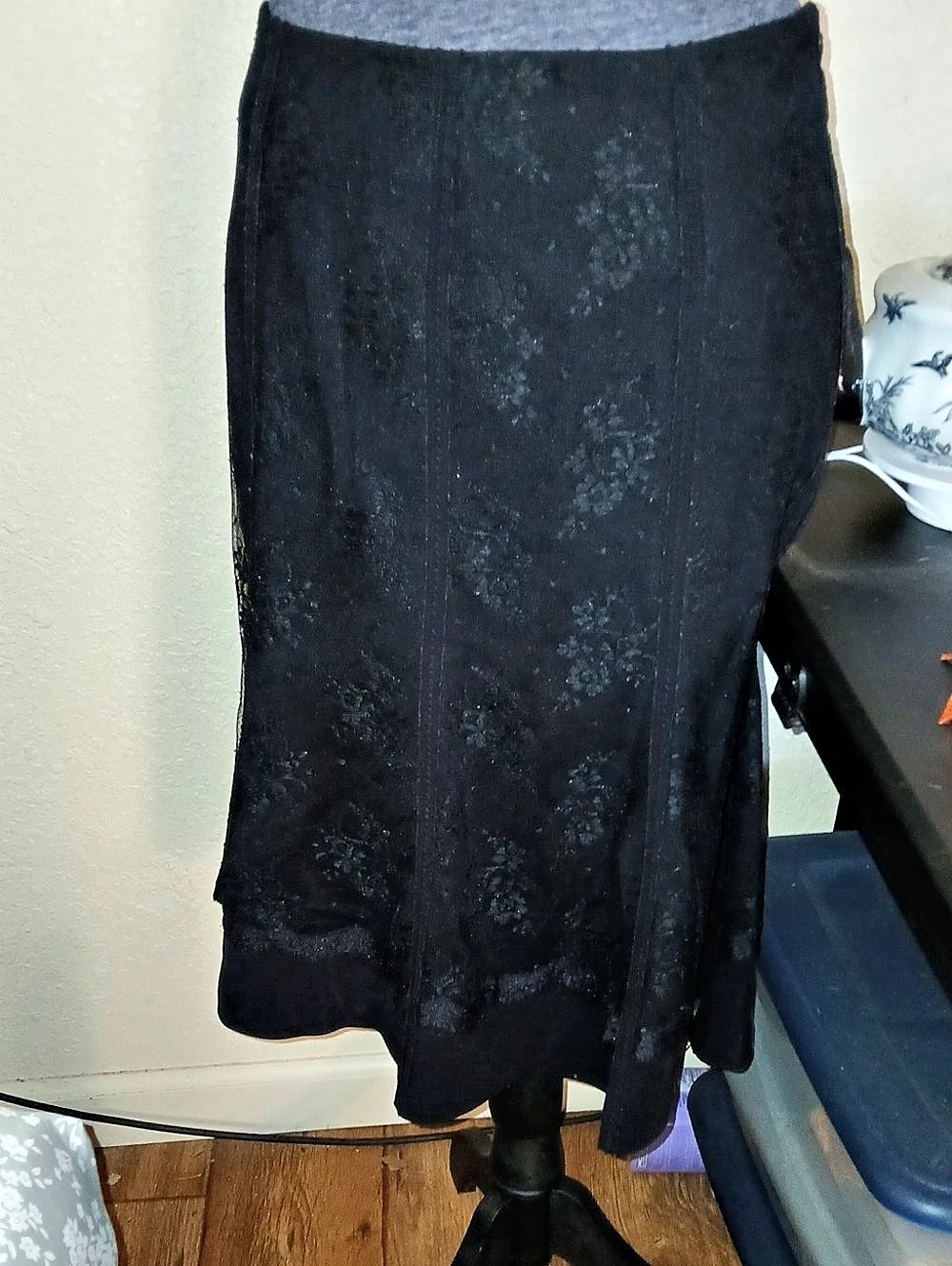 Worthington Black Floral Midi Skirt SZ 4